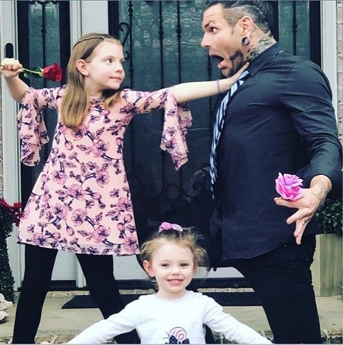 A picture of Jeff Hardy with his daughters.